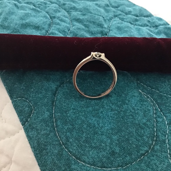 14K White Gold Ring with Diamond Size 5 - Picture 3 of 9